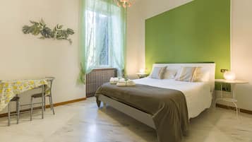 Superior trippelrum - flera sängar - icke-rökare - utsikt mot staden | Italienska Frette-lakan, sängtillbehör av högsta kvalitet och duntäcken