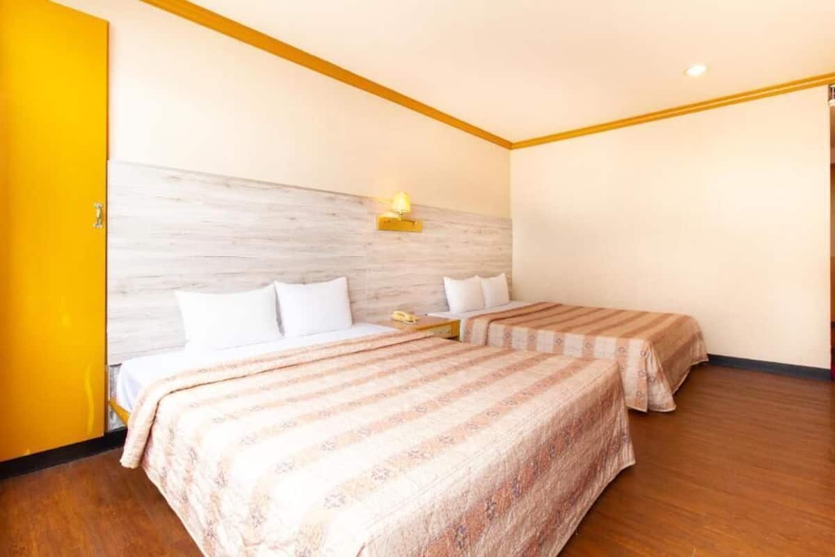 Standard-Vierbettzimmer, 2 Doppelbetten, Nichtraucher | Verdunkelungsvorhänge, schallisolierte Zimmer, kostenloses WLAN