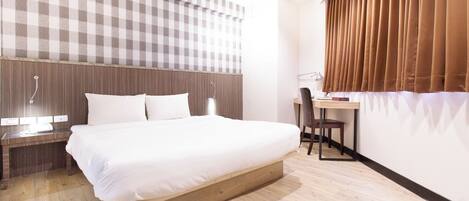 Deluxe Double Room, 1 Double Bed, Non Smoking | Blackout drapes, soundproofing, free WiFi, bed sheets