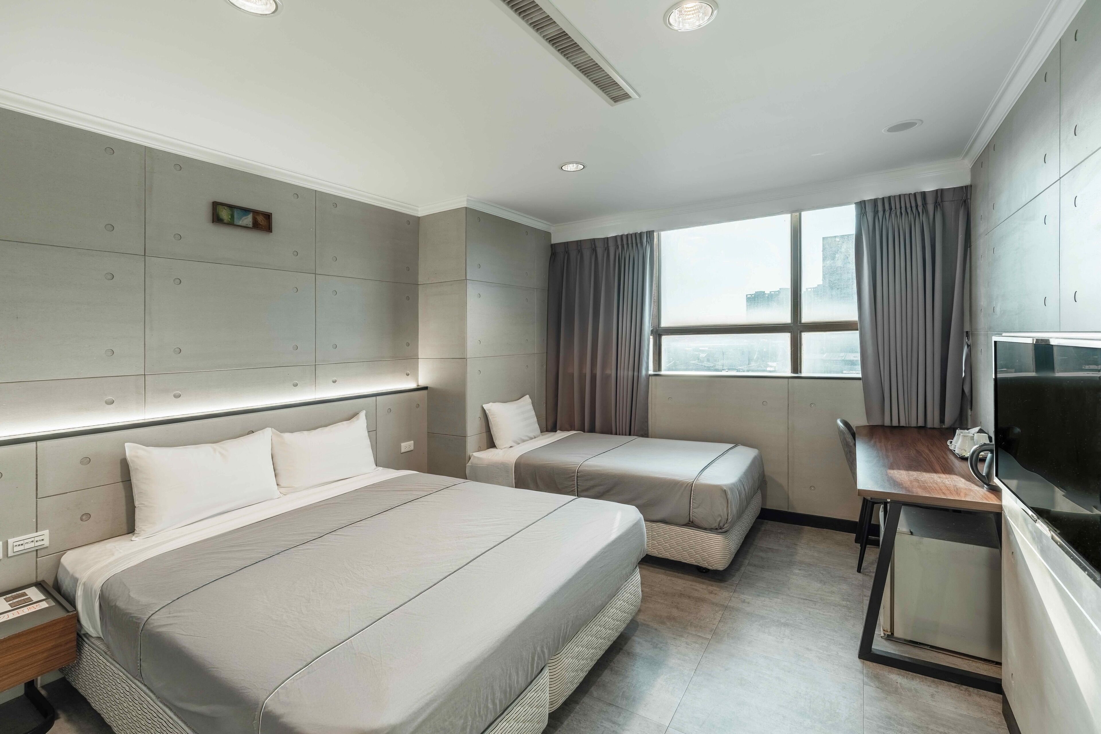 Standard Triple Room, Non Smoking | Blackout drapes, soundproofing, free WiFi, bed sheets