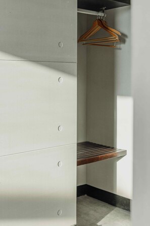 Standard Triple Room, Non Smoking | Almari pakaian
