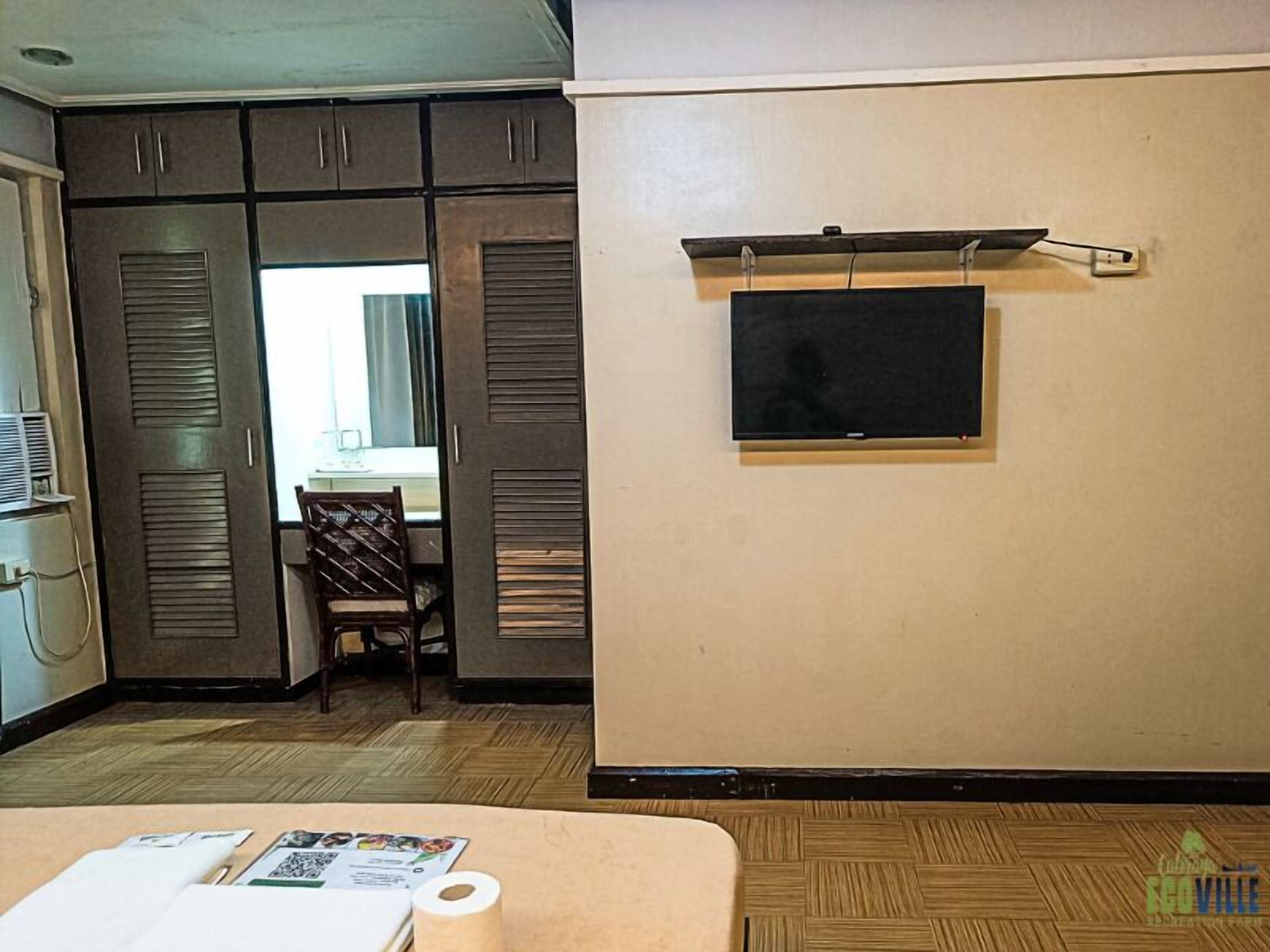 1 bedroom, individually decorated, individually furnished