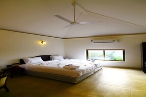 1 bedroom, in-room safe, desk, blackout curtains