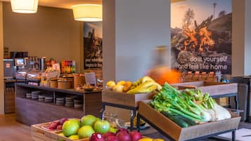 Free daily buffet breakfast