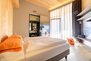 Camera Standard con letto matrimoniale o 2 letti singoli | Copriletto in piuma, minibar, una cassaforte in camera, insonorizzazione