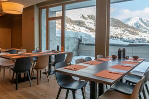 包含每日自助早餐