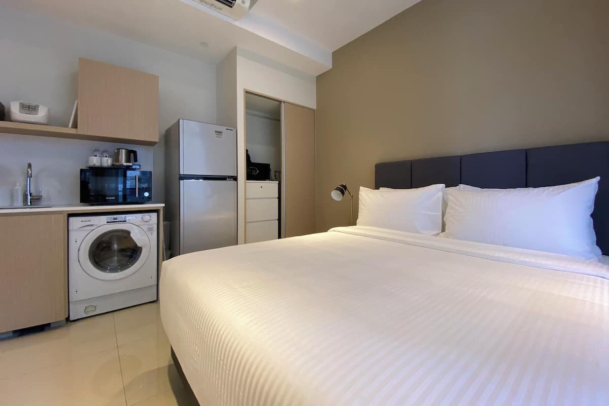 Studio Premier with Balcony | Sengetøy av topp kvalitet, lydisolert, wi-fi (inkludert) og sengetøy