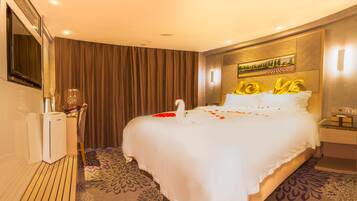 Romantic Double Room | Minibar, desk, blackout drapes, free WiFi