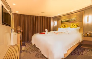 Minibar, desk, blackout curtains, free WiFi - Lavande Hotel Qingdao Wusi Plaza Branch (Qingdao)