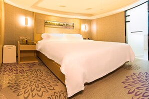 Minibar, desk, blackout curtains, free WiFi - Lavande Hotel Qingdao Wusi Plaza Branch (Qingdao)