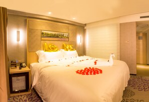 Romantik-dobbeltværelse | Minibar, skrivebord, mørklægningsgardiner, gratis Wi-Fi