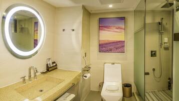 Deluxe Twin Room | Bathroom | Shower, free toiletries, hair dryer, slippers
