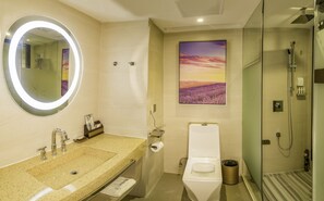 Deluxe Twin Room | Bathroom | Shower, free toiletries, hair dryer, slippers