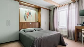 Individually decorated, free cribs/infant beds, free WiFi, bed sheets