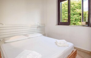 3 bedrooms, travel cot, free WiFi, bed sheets