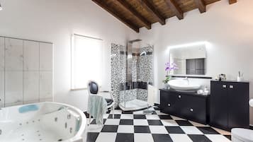 Villa, Multiple Bedrooms | Bilik Mandi | Tab mandi dan pancuran berasingan, tab mandi berpancutan