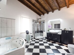 Villa, Multiple Bedrooms | Bathroom | Separate bathtub and shower, jetted bath, rainfall showerhead - Villa Agorà (Agrigento)