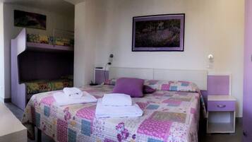 Kamar Keluarga, Beberapa Tempat Tidur | Minibar, Wi-Fi gratis, dan seprai linen