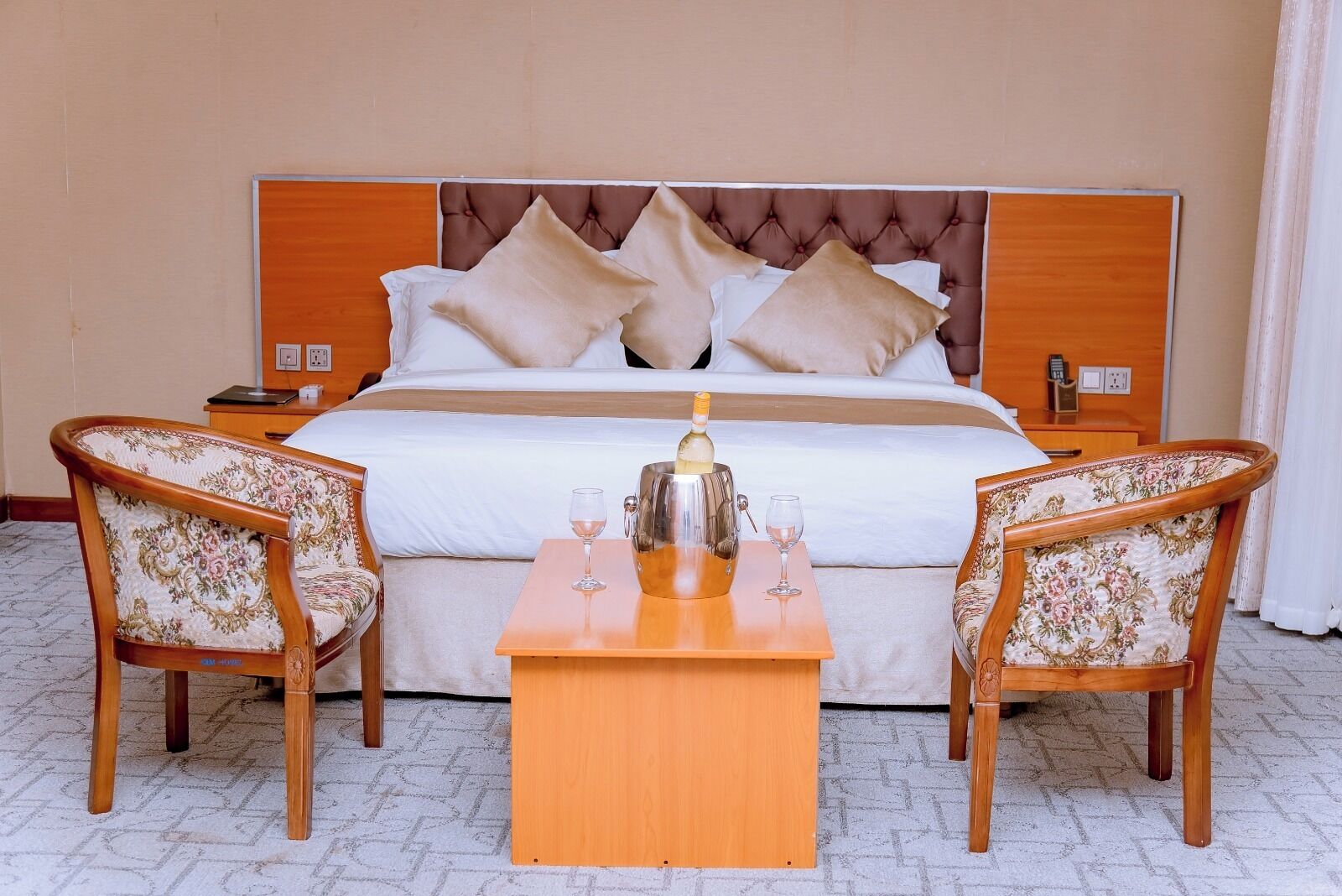 1 soverom, safe på rommet, skrivebord og lydisolert