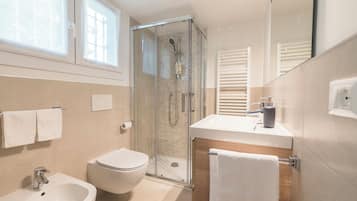 Studio, vue jardin, rez-de-chaussée | Literie de qualité supérieure, couette en duvet d'oie, minibar