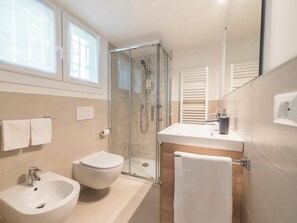 Studio, Garden View, Ground Floor | Premium bedding, down duvets, minibar, iron/ironing board - VILLA DUE GIARDINI (Padova)