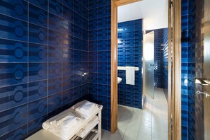 Villa | Bathroom | Shower, rainfall showerhead, hair dryer, bidet