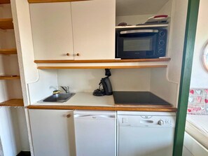 Fridge, microwave, dishwasher, coffee/tea maker