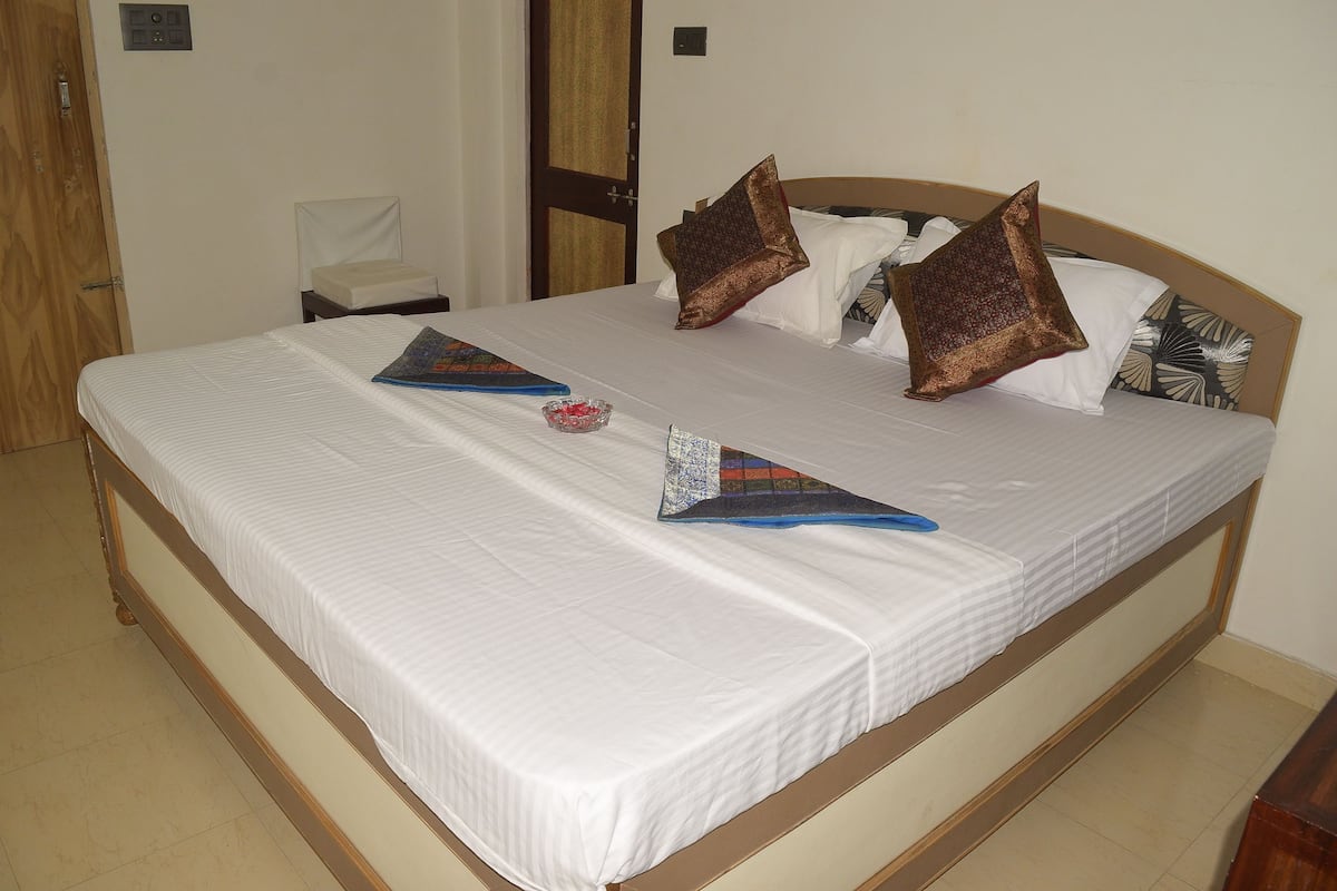 1 bedroom, in-room safe, desk, soundproofing