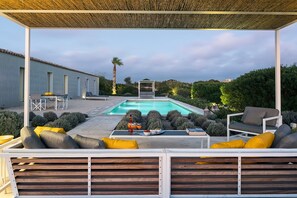 Seasonal outdoor pool, pool umbrellas, sun loungers - Villa Hybla (Ragusa)