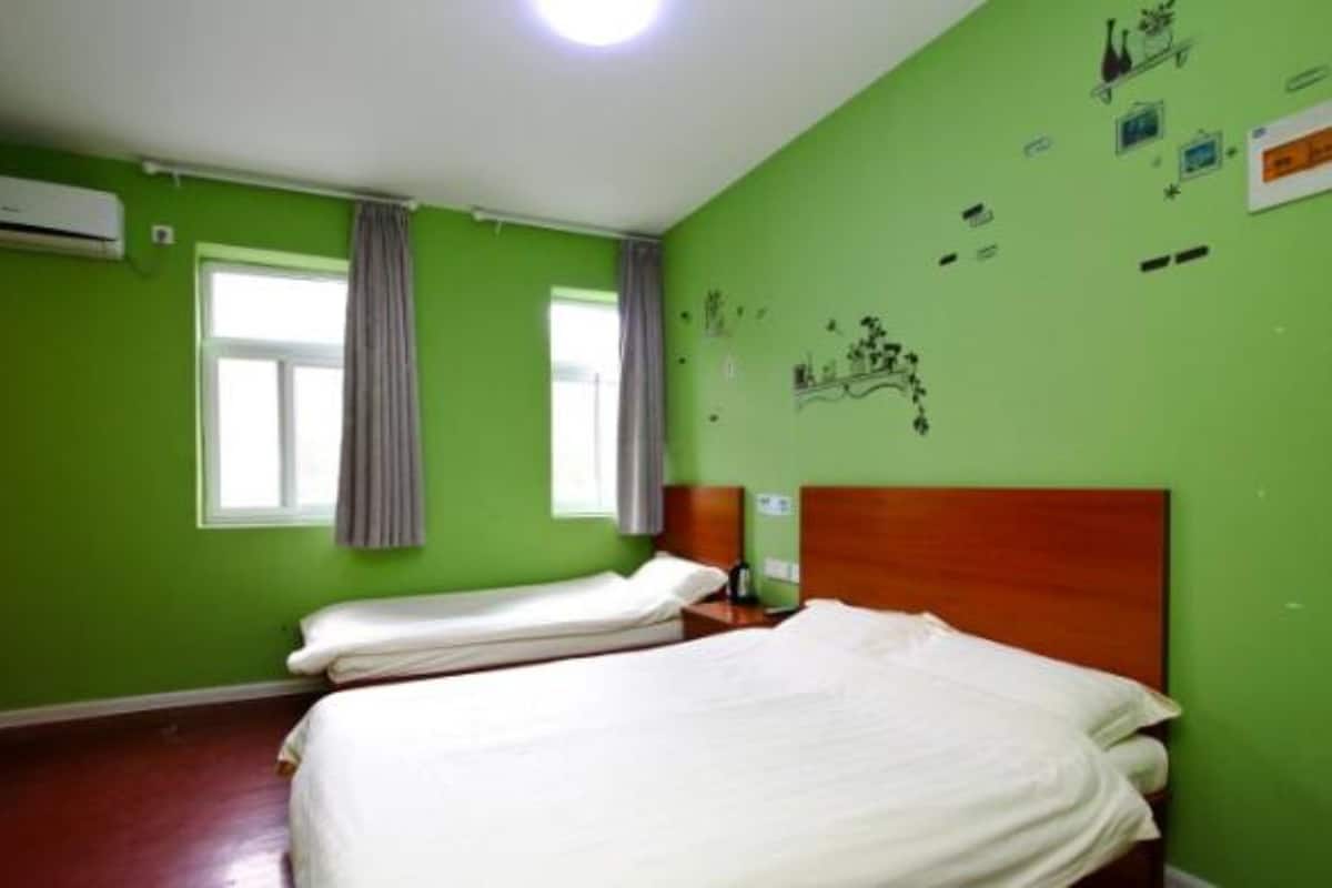 Family Room | Blackout drapes, free WiFi