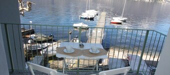 Luxury Apartment Front Lake View