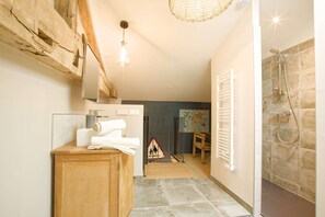 Duplex superior (Rouge Encre) | Banheiro | Chuveiro, secador de cabelo, toalhas de banho 