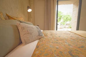 Chambre double (Argile) | Lit de bébé (supplément), accès au Wi-Fi (inclus), literie fournie