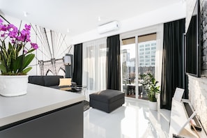 Appartement Deluxe | Salle de séjour | Télévision à écran plat, Netflix