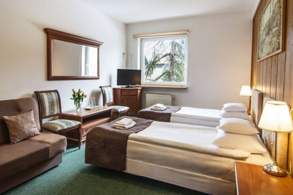 Double Room | Desk, blackout drapes, iron/ironing board (on request), WiFi (free)