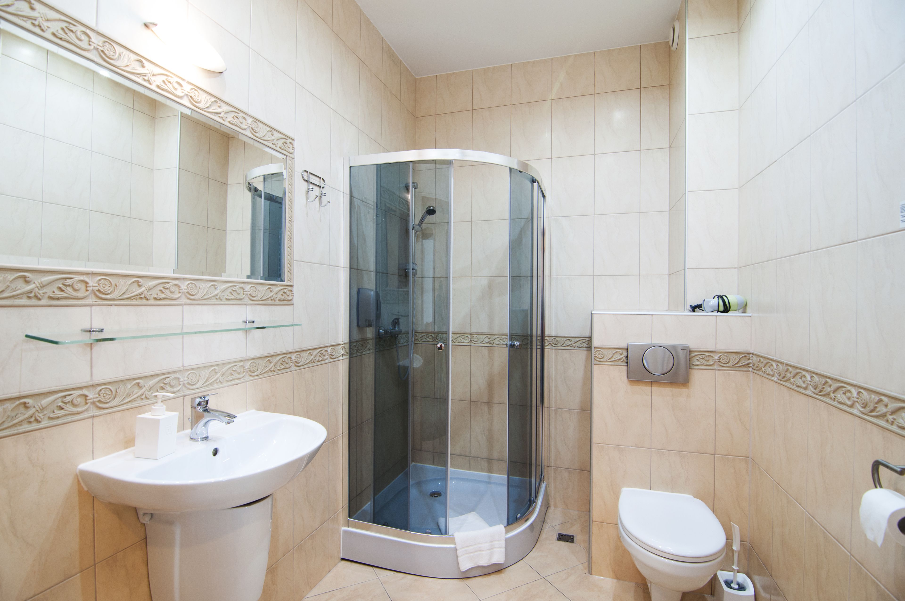 shower, free toiletries, hair dryer, towels