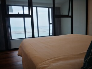 Duplex | 2 bedrooms, premium bedding, down duvets, pillow-top beds - Casa Duplex at Sunrise Gurney Seaview (George Town)