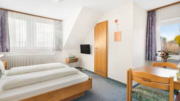 Double Room | Langsir/tirai gelap terus, Wi-fi percuma, cadar katil