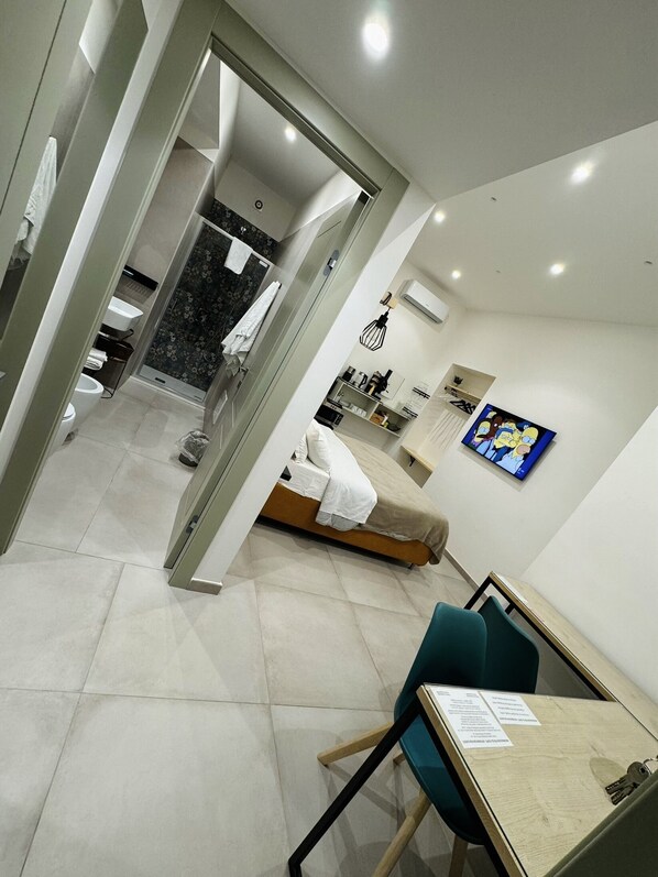 Hochwertige Bettwaren, Daunenbettdecken, kostenlose Minibar, Zimmersafe