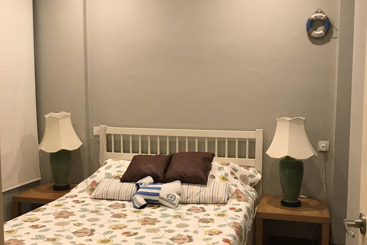 4 habitaciones, tabla de planchar con plancha y camas extra