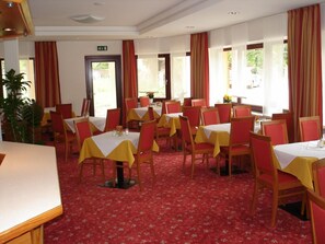 Lunch and dinner served - Hotel Hubertus (Mallnitz)
