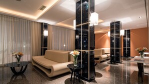 Lobby sitting area - iu Hotel Kuíto (Kuito)