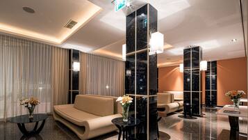 Área de estar no saguão