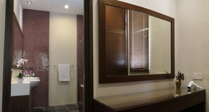 4 Bedroom | Bathroom sink - Gurney 4 Plus 1 Bali Style Tranquil Villa (George Town)