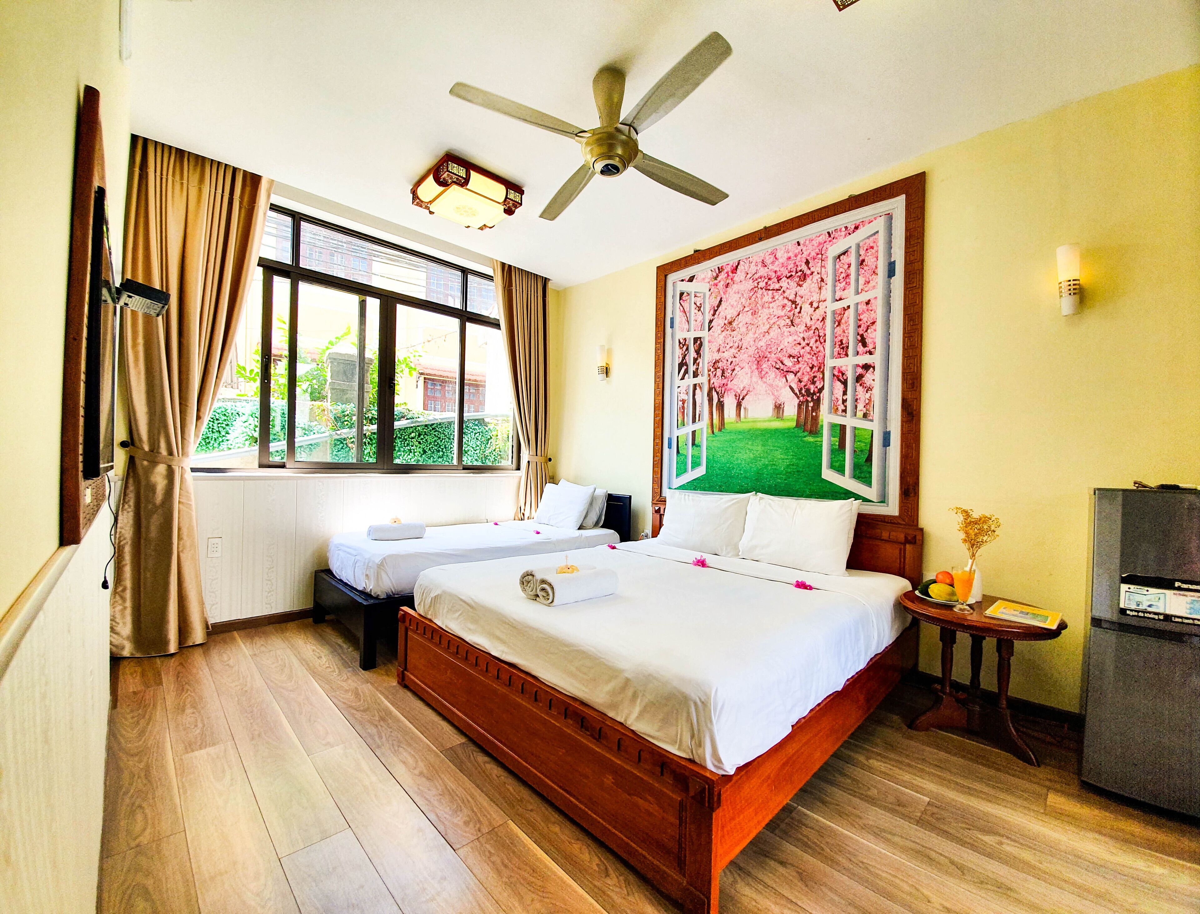 Phòng đôi Superior, 1 giường cỡ queen | Minibar, bàn, màn/rèm cản sáng, phòng cách âm 