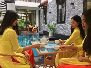 Breakfast, lunch, dinner served; international cuisine  - Anh Family Homestay (Da Nang)