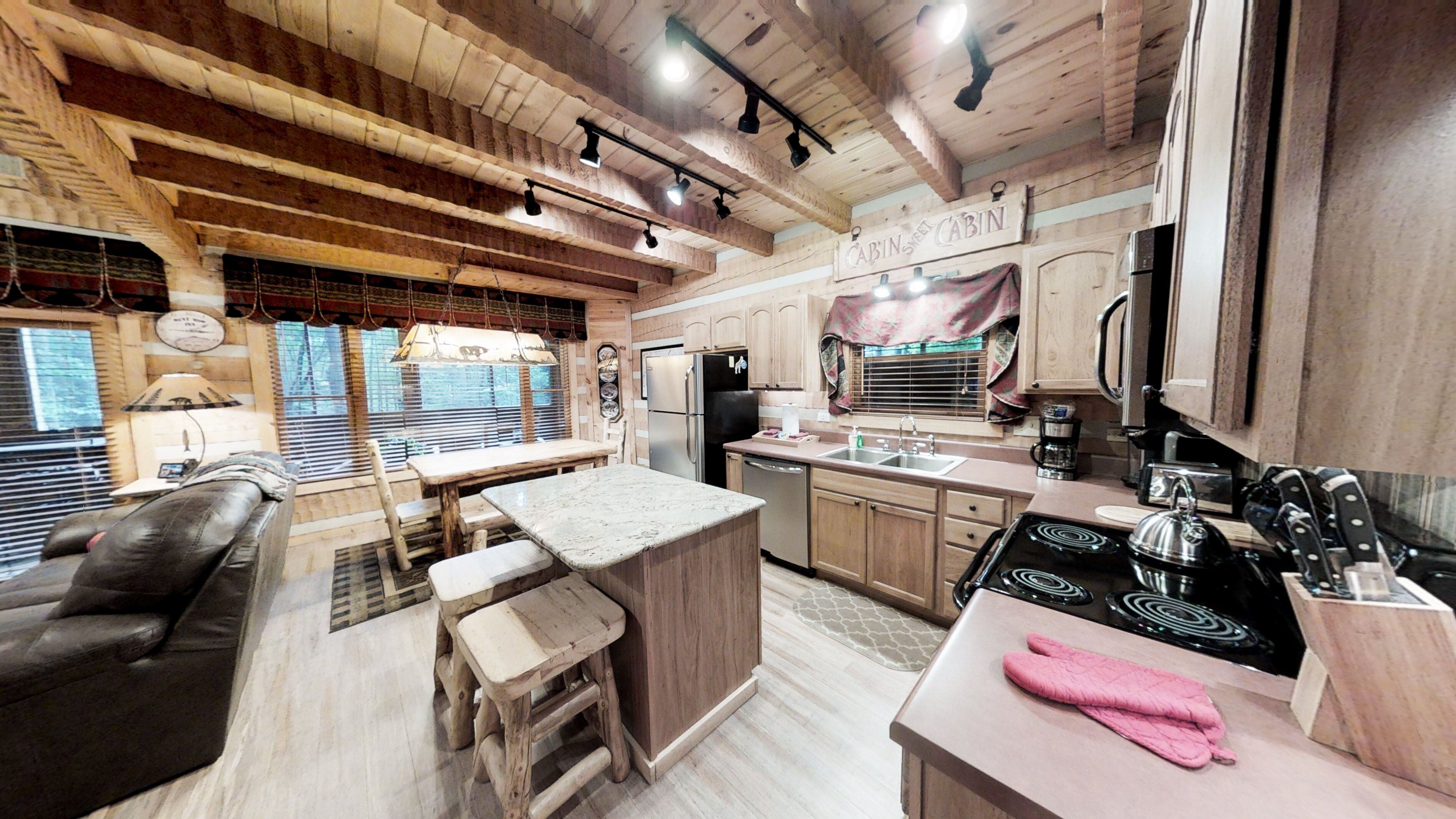 Cabin, 2 Bedrooms | Private kitchen | Fridge, oven, coffee/tea maker, toaster