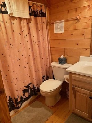 Cabin, 2 Bedrooms | Bathroom