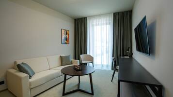 Junior Suite | Premium bedding, minibar, in-room safe, desk