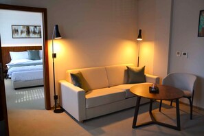 Suíte luxo | Roupas de cama premium, frigobar, cofres nos quartos, escrivaninha